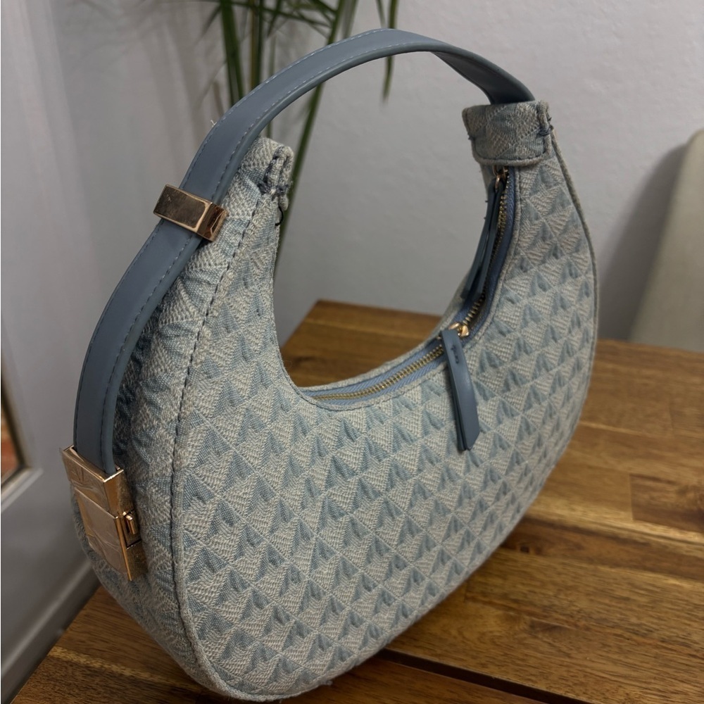 Elegant Blue Textured Women's Bag
